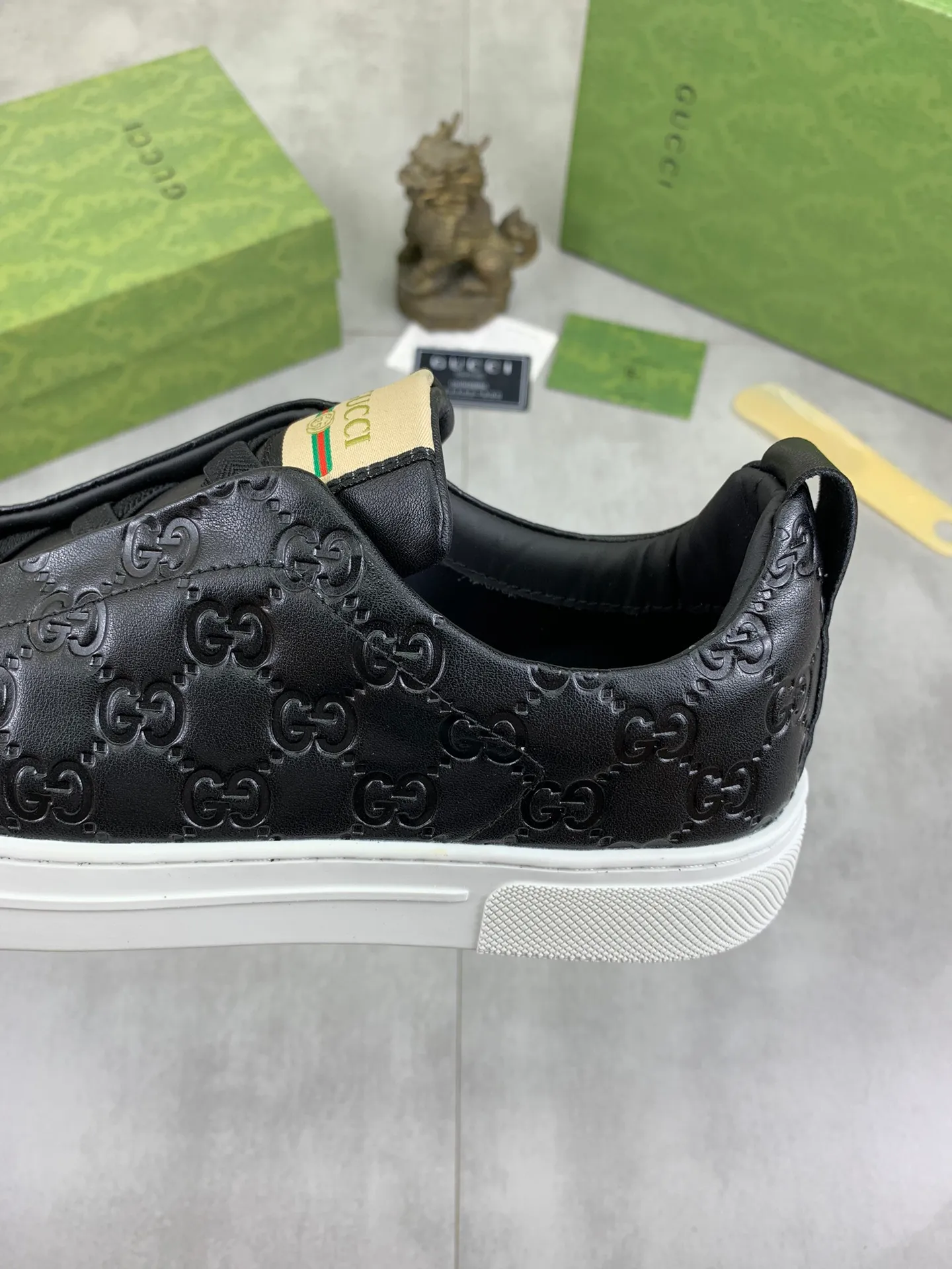 Men's shoes 💰P460💰[New model] (GUCCI) official website's latest 🎁🎁casual and fashionable men's shoes👟, hot style 💥 style is simple and elegant, exclusive for trendy men. Unique official website's latest brand double G elements Original 👑Gucci decoration, fashionable and generous, the fabric is original frosted calfskin✅Full imported sheepskin lining, the official website specifies wear-resistant, lightweight original rubber casual outsole, the classic model is taken in kind at the counter🎬38-44 Black or white optional